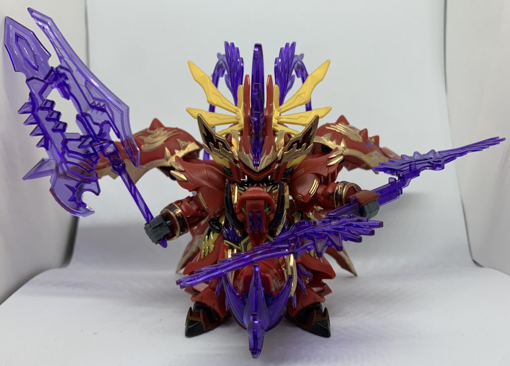 ガンダムマーカーで金と黒を部分塗装。マスキングせず楽にペン塗り(^^)もちろん近くから見ると塗りムラはあります^^;