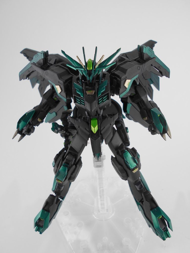 腕部脚部クロー型ビーム発生機、「テルンソ」。至近距離では攻撃武装として使用可能で、腕部脚部を同時に使用することで機体全体を包むビームバリアの発生が可能です。「テルンソ」はフランス語で「地嵐」のアナグラムです。