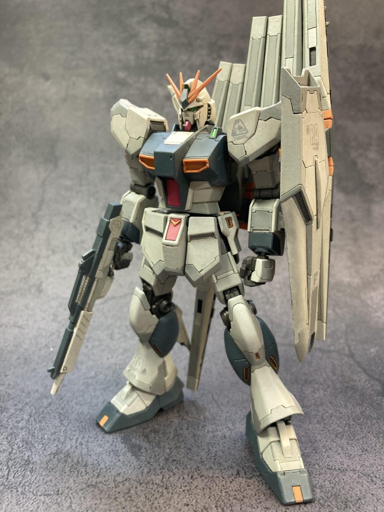 ・アクリジョンで筆塗り全塗装・スジボリ・脚部スラスターの削り込み・ウォッシング・ドライブラシ