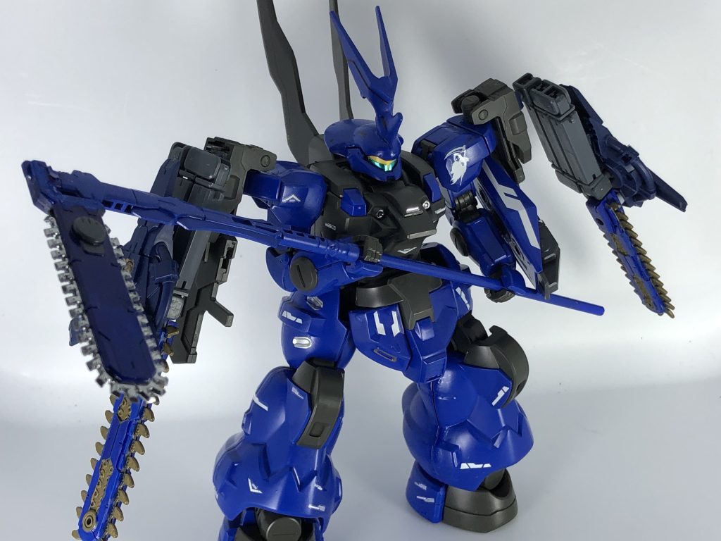 メイン武装はサイスチェーンソーにしてあり鎌のリーチを生かしつつチェーンソーで一気に敵機をバラすのに特化させました