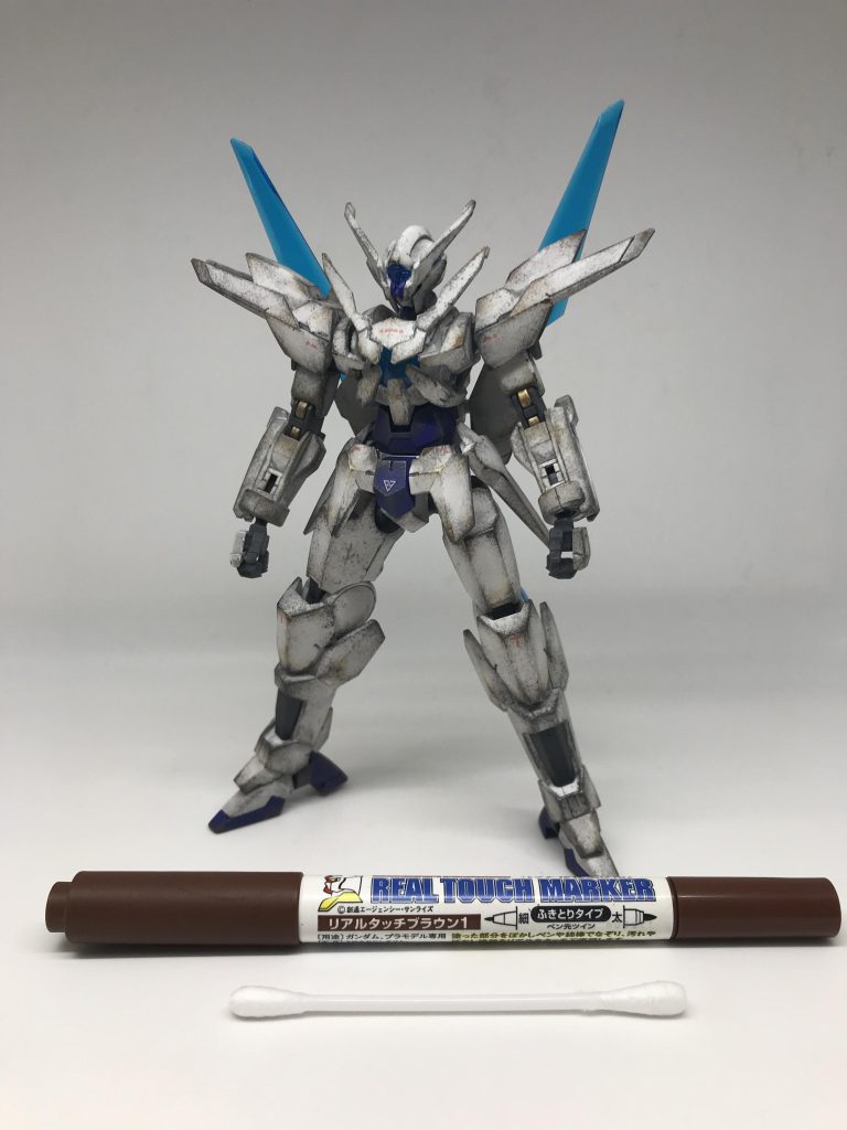 最後の仕上げはリアルタッチマーカーブラウン1で陰影付けパーツのカドやエッジ部分にペン先でチョンチョンと少しだけ色を乗せ、綿棒で擦って周りに馴染ませてあげましょうやりすぎると汚くなるので錆サビに汚したいんだよ!って作品以外はワンポイントくらいで良いと思いますリアルタッチマーカー作業時間は15〜30分くらいかなぁ