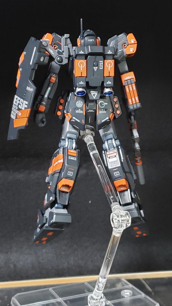 ちょこちょこスジボリとデカールで情報量を増やしてます。ライフルの