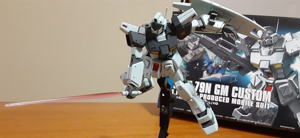 一応バニング大尉専用機の設定で作ってます…w 確かMr.カラーのネイビーブルーだと思います。