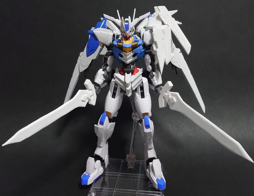 塗装前塗装前の状態です。実のところ、配色が違うのは目と胴体、武器回りだけなのでそこまで変化は無いかもしれません。というよりは、ほぼエアリアルです。もしかして、これがシン・セー開発公社で建造中の状態だったりして・・(笑)最後に恒例のパーツ構成と塗装レシピになりますパーツ構成頭部 : ガンダムエアリアル、ガンダム・バエル胴体 : ガンダムエアリアル、ガンダム・バエル腕部 : ガンダムエアリアル、ガンダム・バエル脚部 : ガンダムエアリアル、ガンダム・バエル、フリーダムガンダム(ガンダムヘリオス)背中 : ガンダム・バエル、ガンダムダブルオースカイ(ハイヤーザンスカイフェイズ)その他 : 30MinutesMissions ジョイントパーツ塗装レシピ装甲・白 :  Mr.COLOR  エアリアルホワイト装甲・青 :  Mr.COLOR  MSブルーフレーム等・黒 : ガイアノーツ スターブライトアイアンフレーム等・赤 :  Mr.Metallic COLOR GX GXメタルレッドエクスバエルソード : ガイアノーツ スターブライトアイアン→ガイアノーツ スターブライトゴールドスラスター等・金 : タミヤ メタリックブラック → ガイアノーツ スターブライトゴールドセンサー・ピンク : ガイアノーツ スターブライトシルバー → Mr.Clear COLOR GX GXクリアピンクセンサー・緑 : ガイアノーツ スターブライトシルバー → Mr.Clear COLOR GX GXクリアピーコックグリーンラウンドソード・青 : Mr.COLOR MSライトブルーシェルユニット等・蛍光色 : ガイアノーツ 蛍光ブルー装甲は艶消し、フレームは光沢のトップコートを吹いて仕上げています。