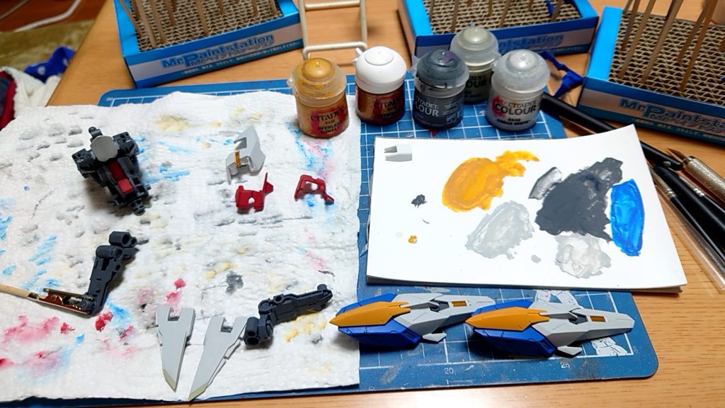 本体は面出し、ラインの彫り直し位でほぼストレートです。塗装はサフレスでシタデルカラーで筆塗り。プレミアムトップコートでコーティングしてあります。