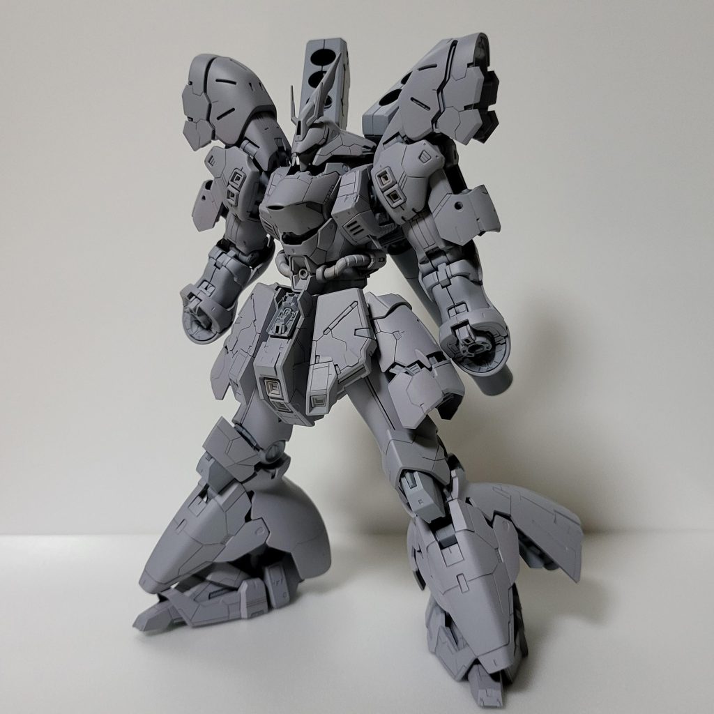 サフ状態だと彫った箇所が分かりやすいですね。以下筋彫り講座っぽいの。興味なければ無視してください!