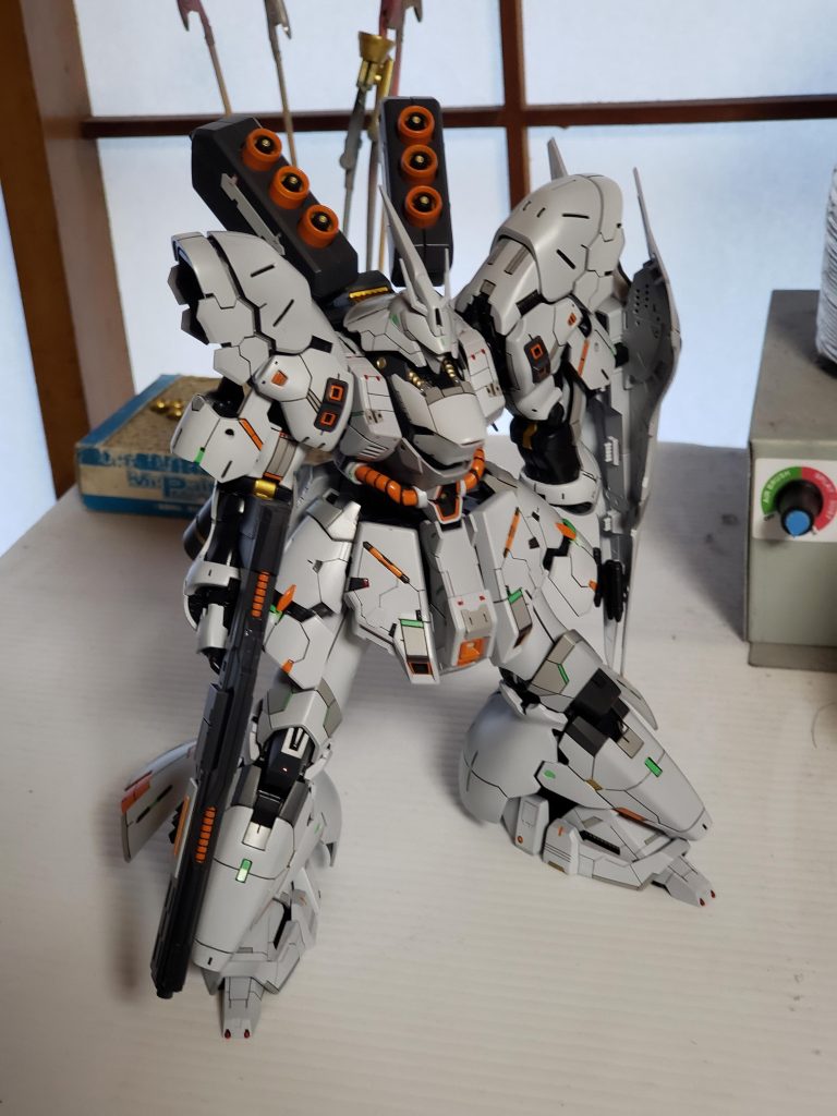 デカール前の自然光で撮影した状態です。