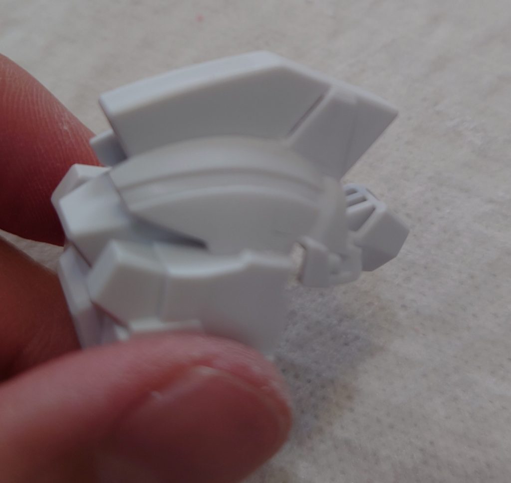 綺麗になりました。…が、今思えばディテールとして残しても良かったかもしれません。。。ユニコーンモードからデストロイモードに変わるためと思えば。。。