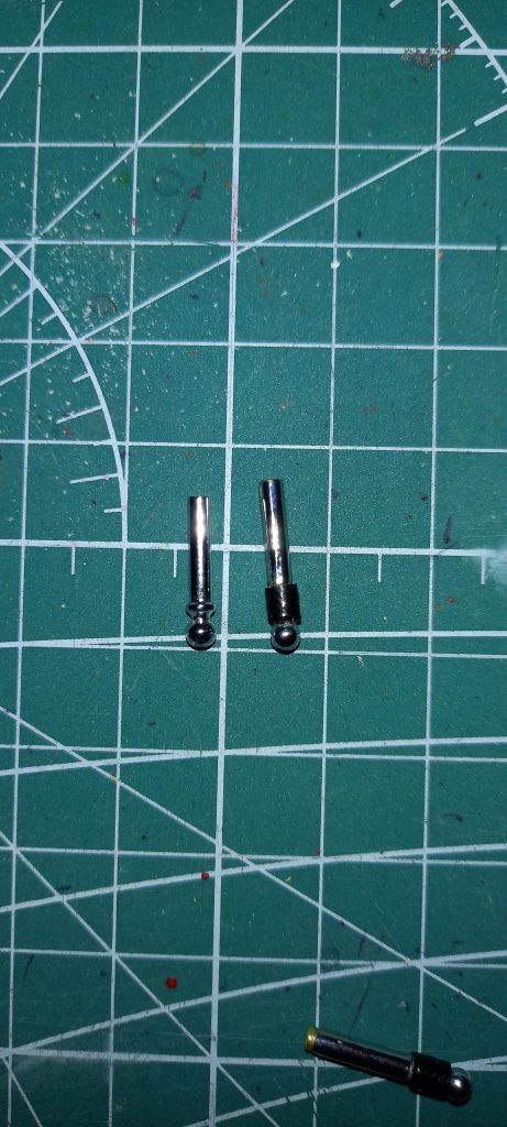 作り替えのシリンダー右が作り替え、左がキット