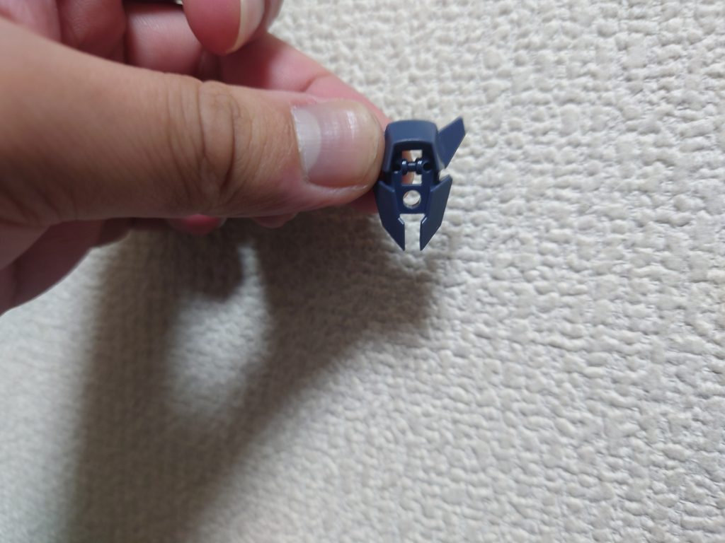 アンテナと股間のパーツをシャープにするだけでグッと引き締まりますので、オススメです。