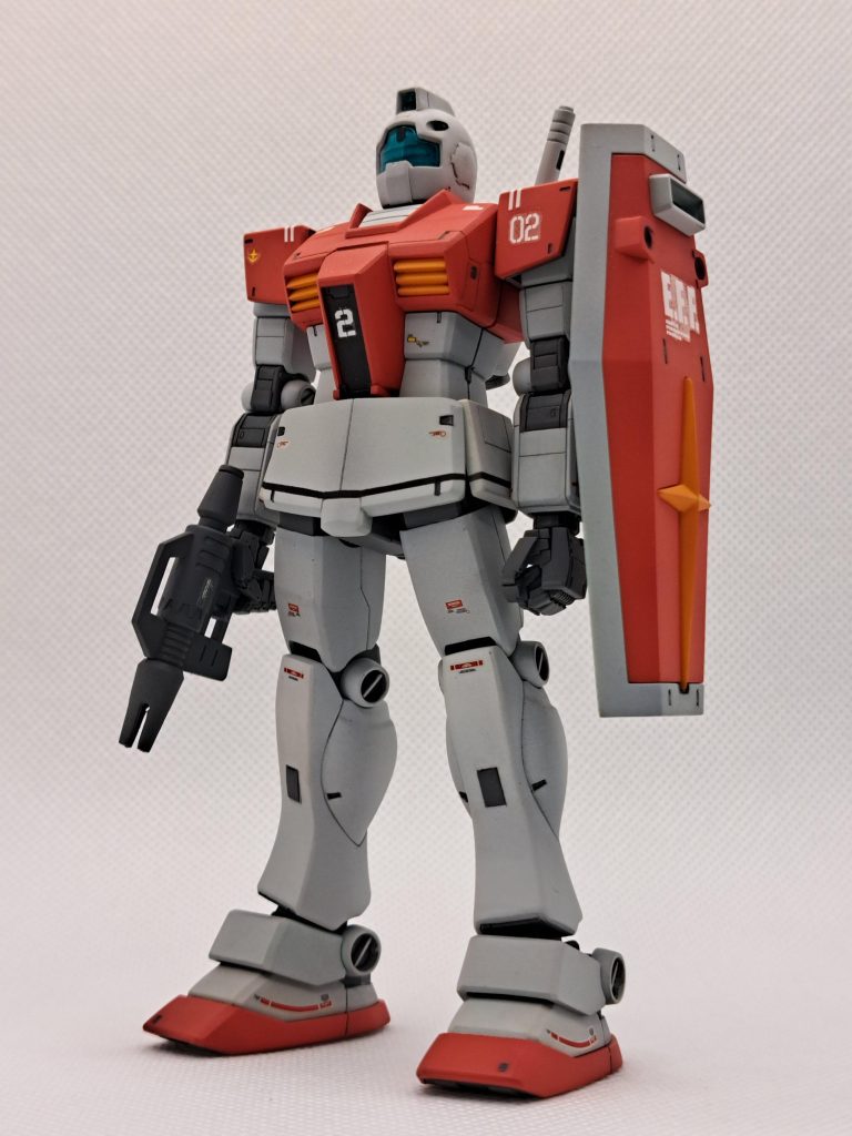 首関節、腰、太もも延長。足が鳥脚気味で素立ちする時、リアアーマーと干渉しないように股関節を少し前方へ移動。貧弱感を少し減らすため膝部ちょっとボリュームアップ。ディテールはマスターアーカイブを参考にし、個人の好みで一部整形とスジボリ。スプレーガンはオリジンから拝借。