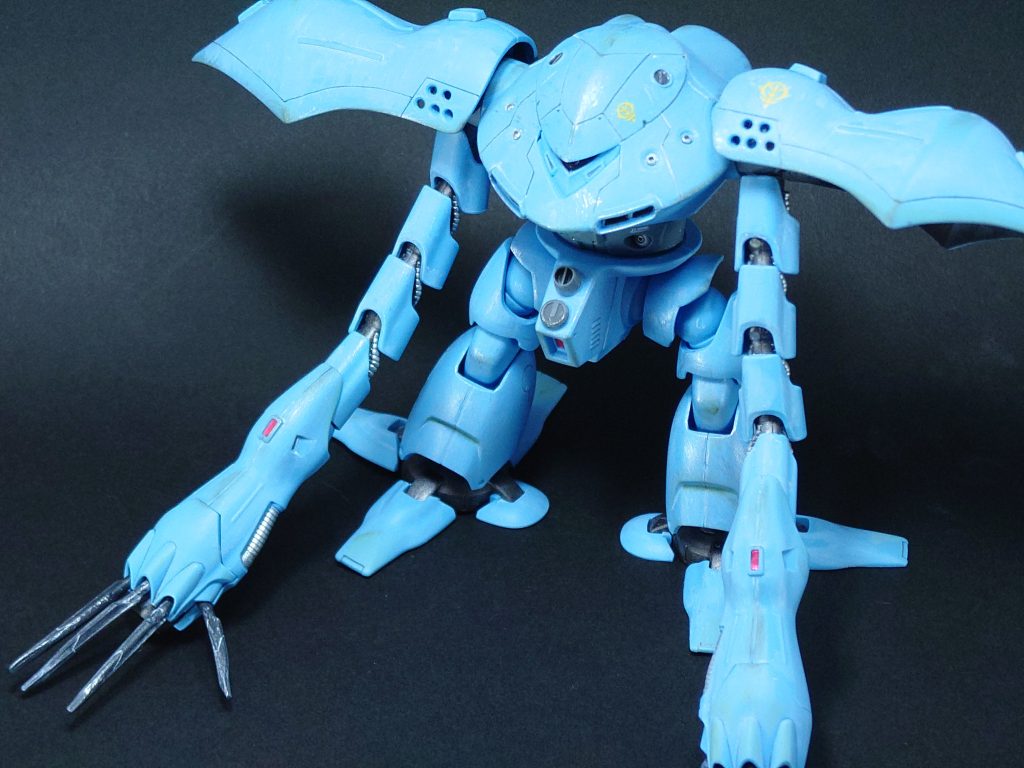 肩の曲線はフリーハンドでスジボリしました。自分で自分を褒めてあげたいです。