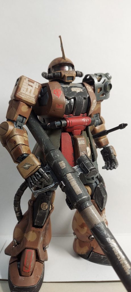 方のスパイクとシールド、太ももの装甲はつけてないです。