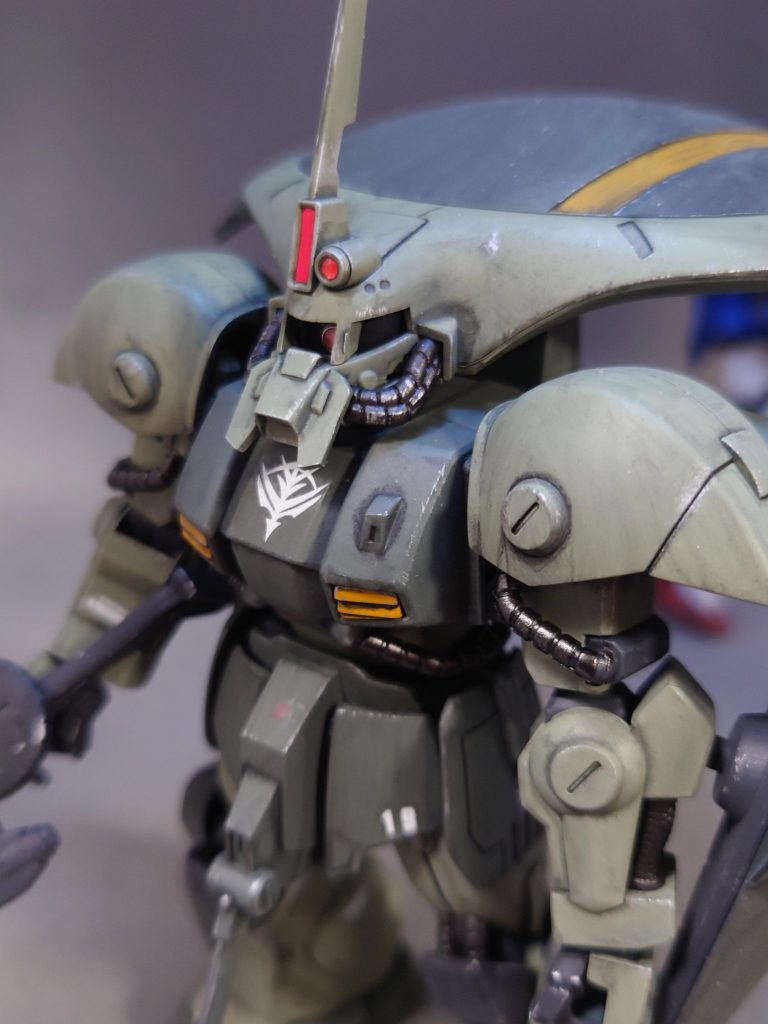 バストアップ。ウェザリングの過程でエナメルのシルバーでドライブラシしたんですが仕上げのコートをラッカーでやったせいか少し薄くなってしまいました。もう少し慎重に吹かな······