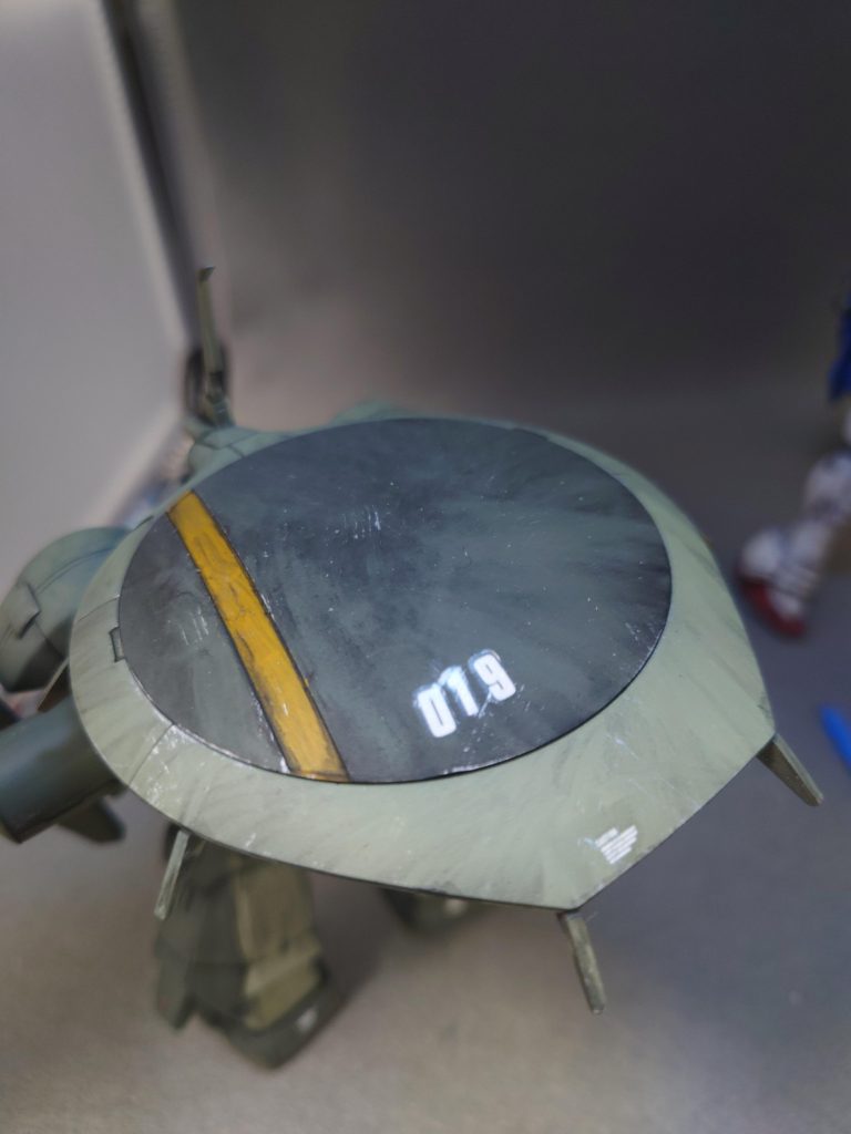 個人的な一番の失敗ポイントがこのマーキング。せめて事前に光沢スプレー吹いておくべきだったかも