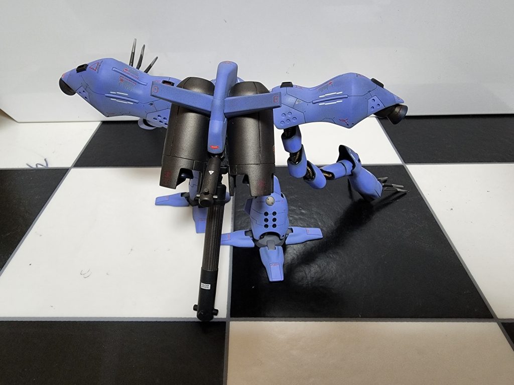 ジェットパックは巡航形態のカバーパーツにミサイルのバーニアをつけ、MG hi_ニューガンダムのジャンクから拝借したパーツやビルダーズパーツのMSタンク01を無理付け。