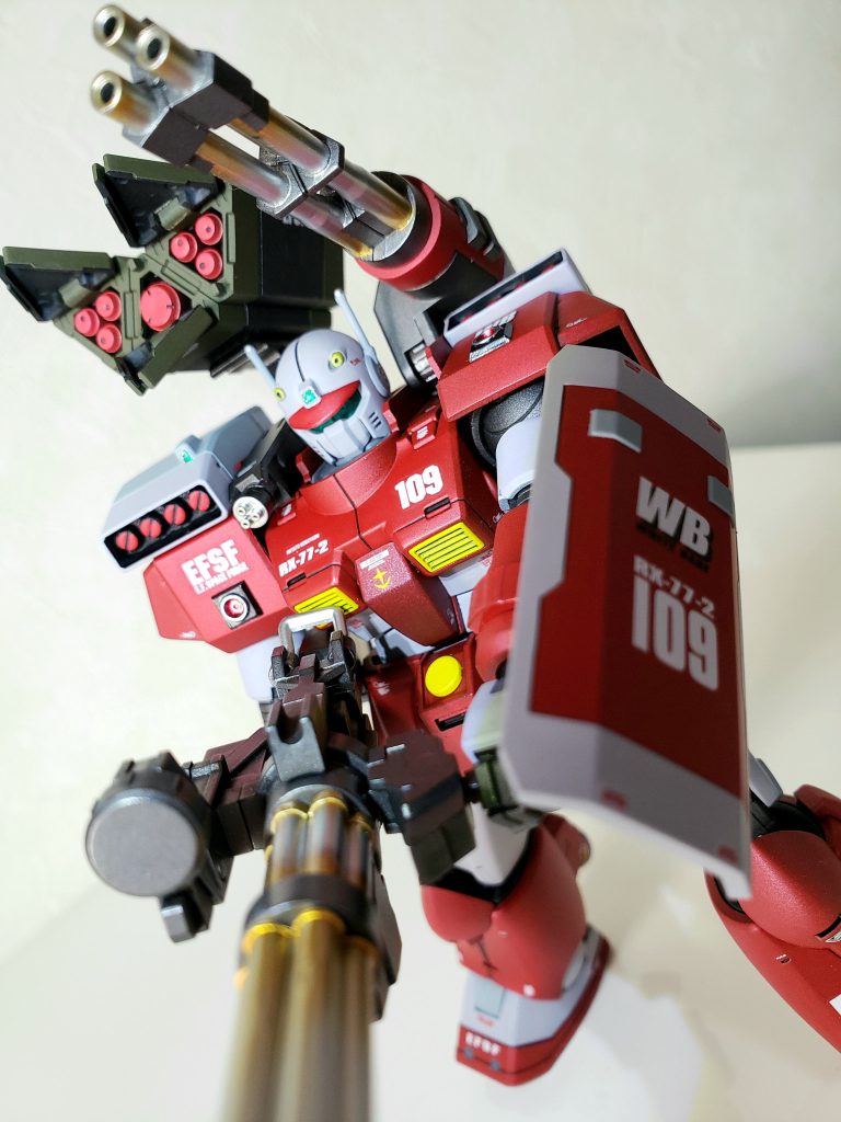 本当は両肩ガトリング砲にしたかったんですが、部品通販で欠品のためパーツが手に入りませんでした(T T)ところで一般販売されるドアン版ガンキャノン、すんなり買えるのかな…