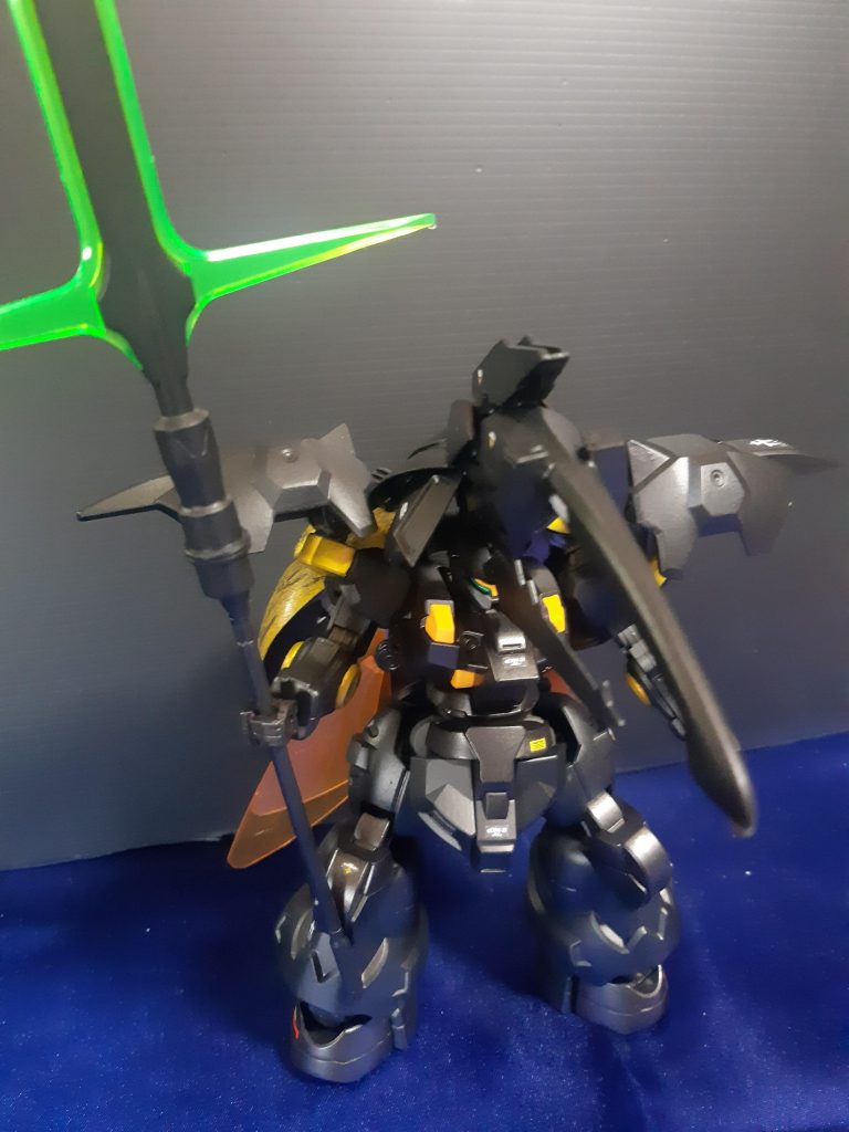HG ディランザの重MS体型を生かして、甲虫の王者『ヘラクレスオオカブト』風に制作いたしました。