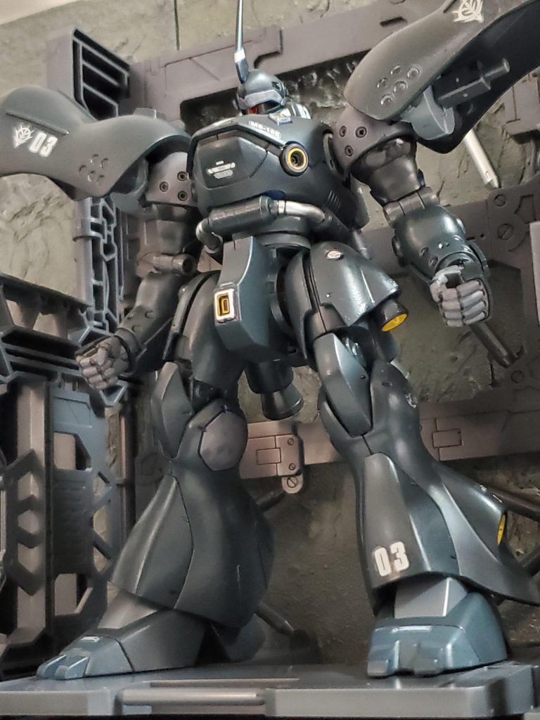 ア・バオア・クー内で完成したケンプファータイプの3号機👍✨ニュータイプ『クスコ・アル中尉』搭乗用に調整されておりMSN-02ジオングと同じサイコミュシステムも搭載❗ジオン軍最強のMSとして仕上がっていた😔✨パイロットのクスコ・アル中尉は非常に高いNT能力を持っていたが幼少期からの経験で精神不安定の面があり実戦には出ていなかったため、この戦いが初陣となるのであった…💦