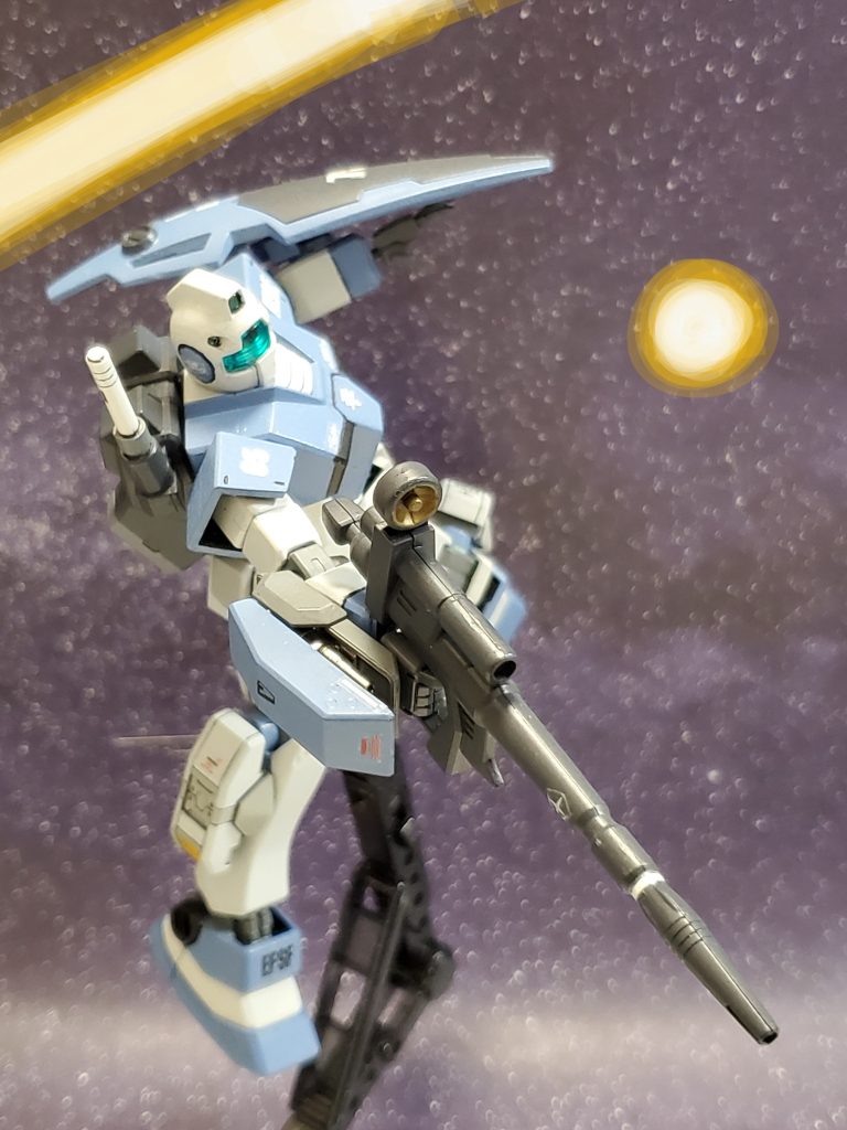 キッシンガム中尉は、あのビーム砲台が短時間で機体に戻る↩️事に気付く👀❗戻った瞬間を狙ってビームライフルを放つ✴️