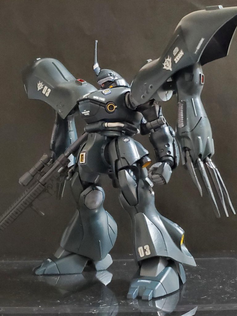 改めまして、新年明けましておめでとうございます~😊🎶2023年初投稿は改修制作したケンプファーNです✨すぐに気付かれたと思いますが見ての通り両肩バインダーはハイゴックから移植しました~😊塗装は全身を新色ネイビーブルー、シルバー部分も初マーカーのシャインシルバーを使用しています🎵輝き方が気に入りました👍今回も戦闘シーンを詰め込み過ぎて機体制作説明が少なく申し訳ございません😅💦長~い投稿を最後までご覧くださりありがとうございます🎶皆様、本年も宜しくお願いいたします🙇🎍🐇