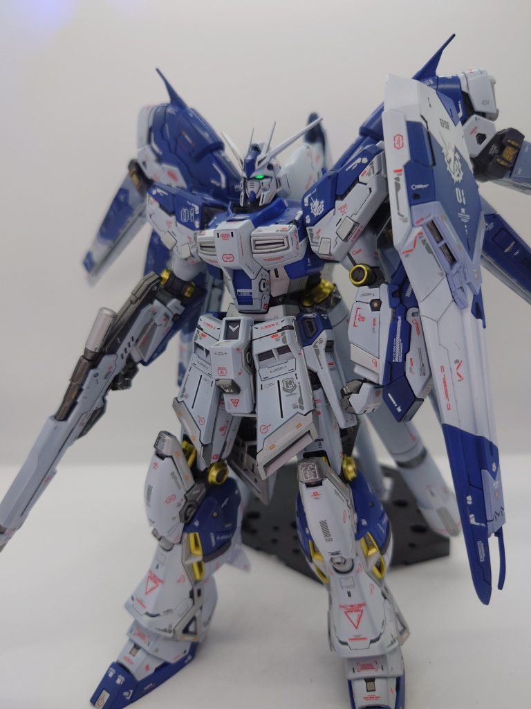 小さくてやりづらかったですがデュアルアイは蛍光塗料で光るようにしました。いい感じに出来たと思います。