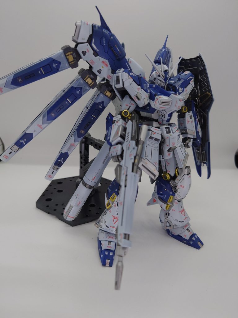 評判通りの作りごたえとカッコよさでした。自室に飾るガンプラは勝手に「一軍」と呼んでますか、これを超えるレギュラーはもう現れないかもしれません。