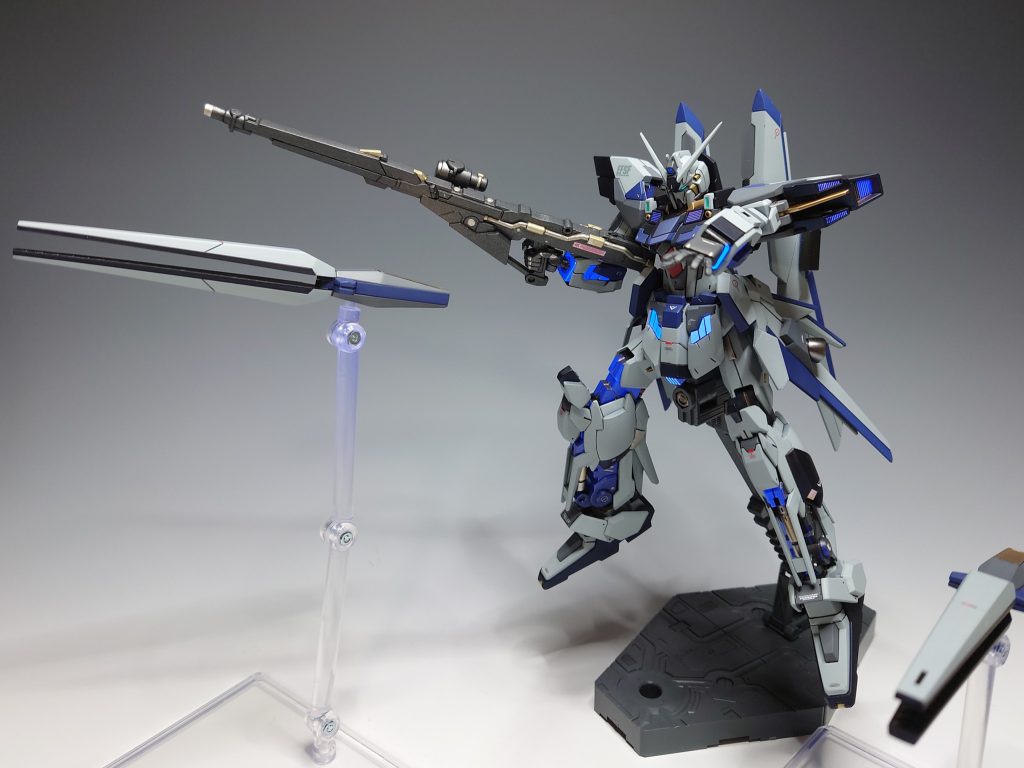 【プロト・フィン・ファンネル】[設定]　かつてνガンダムが装備していた　ジェネレーター搭載型ファンネルの　プロトタイプ。・この部分は筋彫りとレッドチップを　付けたのみで、ほぼそのままです。