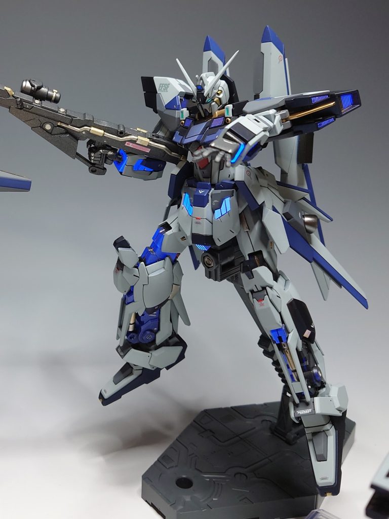 【n_i_t_r_o(ナイトロ)システム】[設定]　適性のない一般兵士でもニュータイプ　並みの戦闘能力を手にする事ができる。　本システムを使用すれば、それまでは　不可能だったファンネルの運用が可能となる。・作中ではナイトロシステムを使用すると　フレームから青い炎が出るらしいので　蛍光塗料で表現してみました。