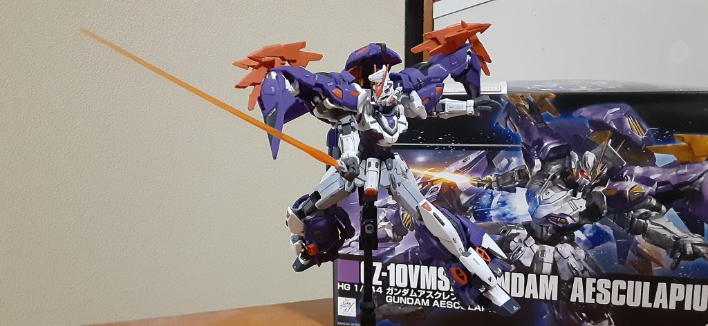 デカールは付属のとアフター品、MGのを貼る部分の色によってグレーや白のデカールを使いわけてます、以前のディバイダーの時白い部分に白いデカールしかなかったので貼ったら見えなくなったのでw