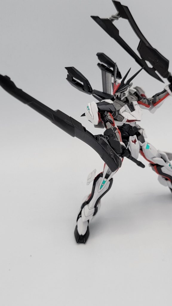 分離させた状態で。持ち手の部分がちょっと柔らかいプラなので、変形させる時破損しそうだなって感じありましたねw