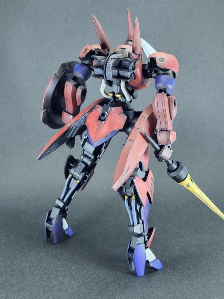 背中。白化の名残が残ってる