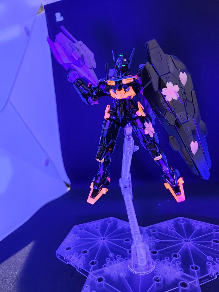 リサーキュレーションカラーと同じように蛍光塗料で発光するようにしました(^-^)