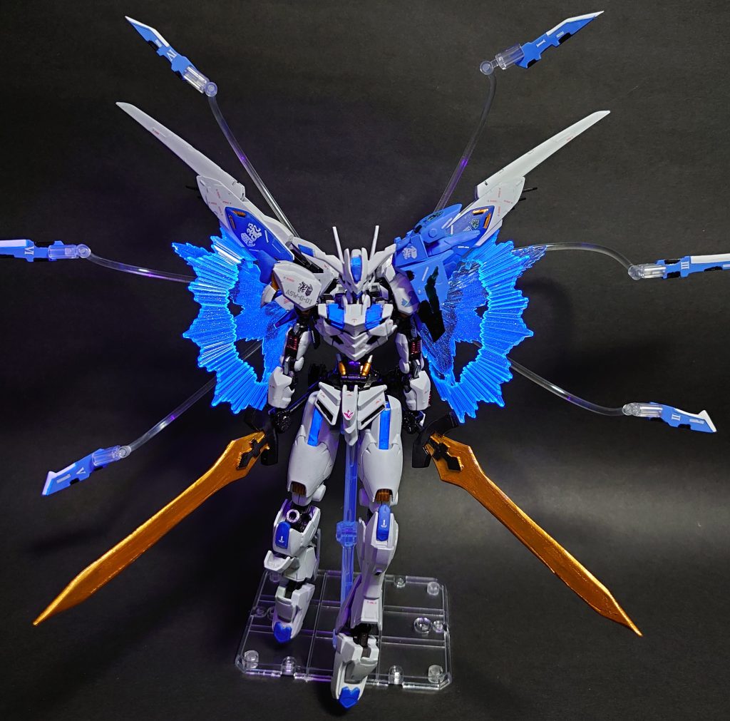 そして、エイハブ・ドライブを最大出力、ラウンドソードを展開した本機の最大稼働状態です。