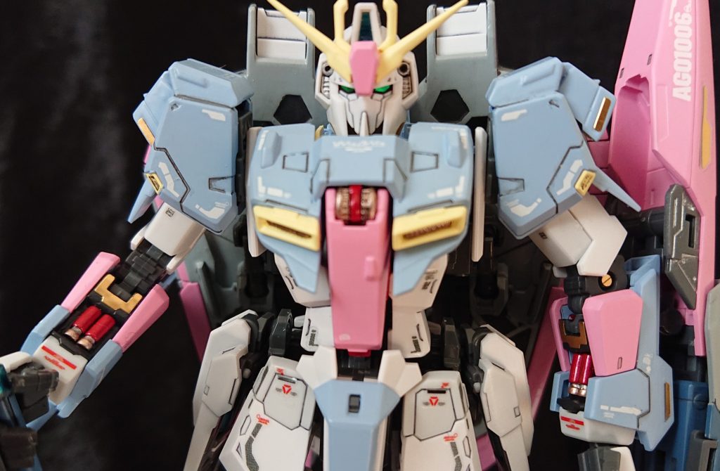 普通は斜めからの方がカッコいいのですが、イケメンなので以外と正面の絵姿がカッコいいかも。腕に・・・。