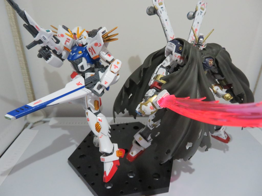 シーブック繋がりで、以前製作したHGUC ガンダムF91と一緒に。