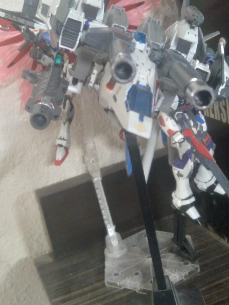 The Ares' beam launcher attaches to the bottom of the craft. Giving it 3 cannons, 2 micro missile pods, and 2-3 tube missile pods.