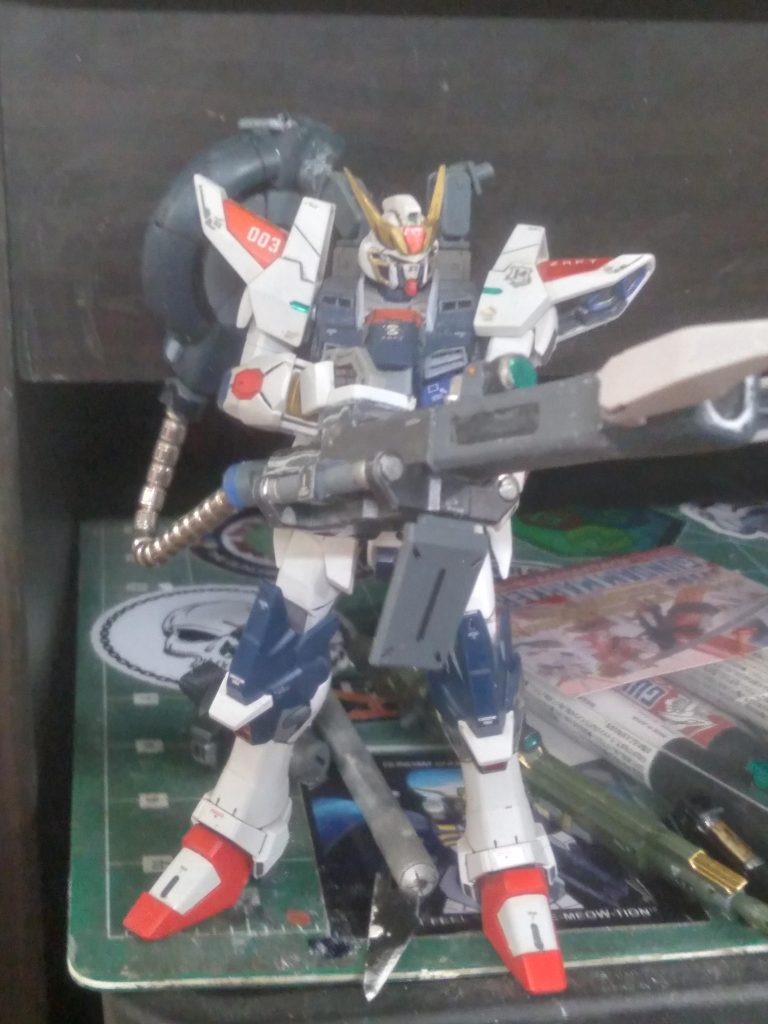 The energy cable is actually the metal replacement hose for the MG Zaku. I just glued on some pegs on either end so it can work with any 3mm connection