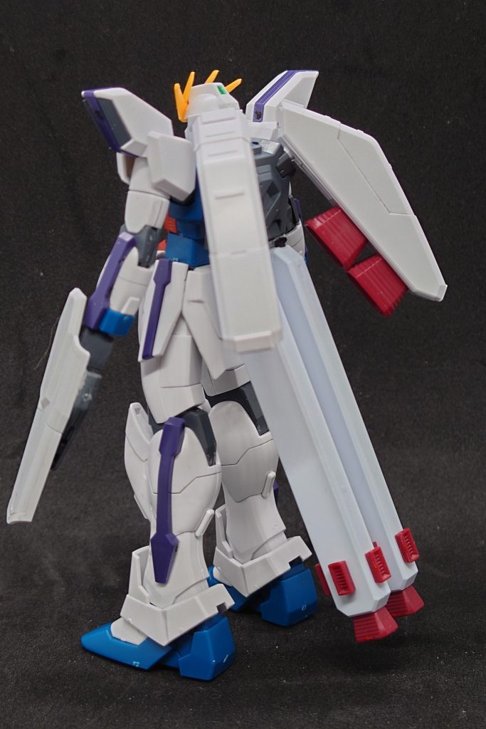 背中にはGポータントとフルアーマーガンダムのパーツを組み合わせています！プロペラントタンクが付いてるとなんだか強そうですよね！