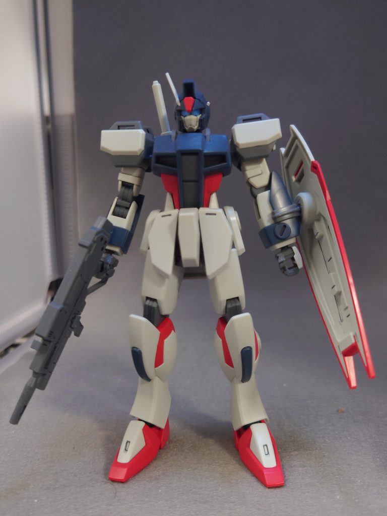 まず正面から。個人的なこのキットの一番の長所はこの色分けの良さだと思います。成型色でこれはスゴい