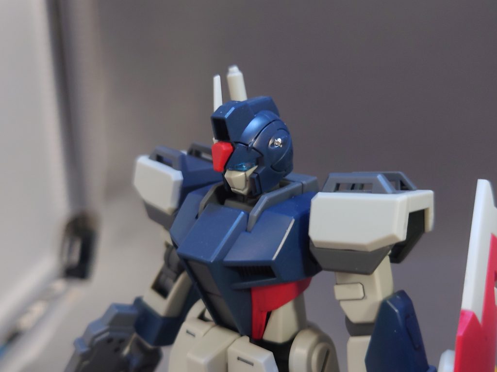 バストアップ。イーゲルシュテルンもシャインシルバーで塗装。バイザーの奥も塗ってあるんですがイマイチ目立たないですね······