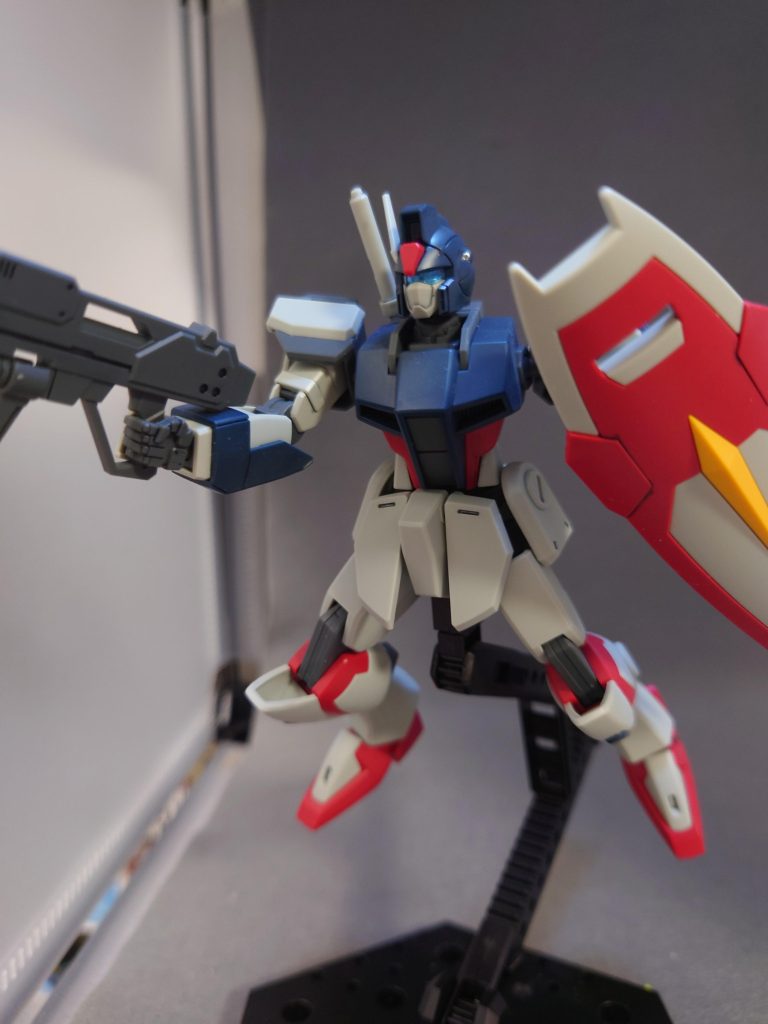 今回は以上になります。元々別の制作中のガンプラの合わせ目消しの乾燥待ちに組み始めたんですが想像以上に良いキットでした。欲を言えばせっかくプレバンで出すのだから地球連合軍のエンブレムと機体番号のシールかデカールを付属してほしかったな。ただでさえSEED系の1/144キット向けのデカールって中々見ないんだし······(泣)とにかくここまで見て下さった方、本当にありがとうございました!