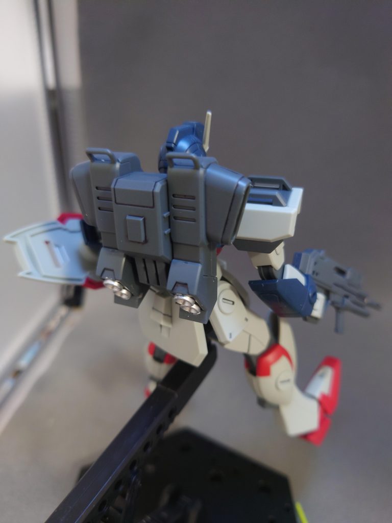 パラシュートパック。設定通りとはいえ換装する時にサーベルラック外さないといけないのが少しメンドいかな?