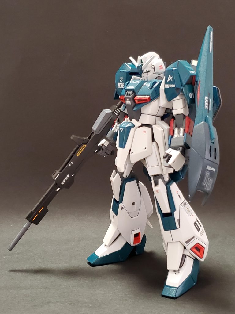 今回はリバイブ版ではない旧HGUC ZガンダムをベースにHi-vのフィンファンネル装備、ライトニングガンダムFBのビームライフルを頂戴して『ZガンダムFF』を完成させました😊✨換装パックなのでノーマルタイプとFFタイプ、自由に交換出来ます👍🎶