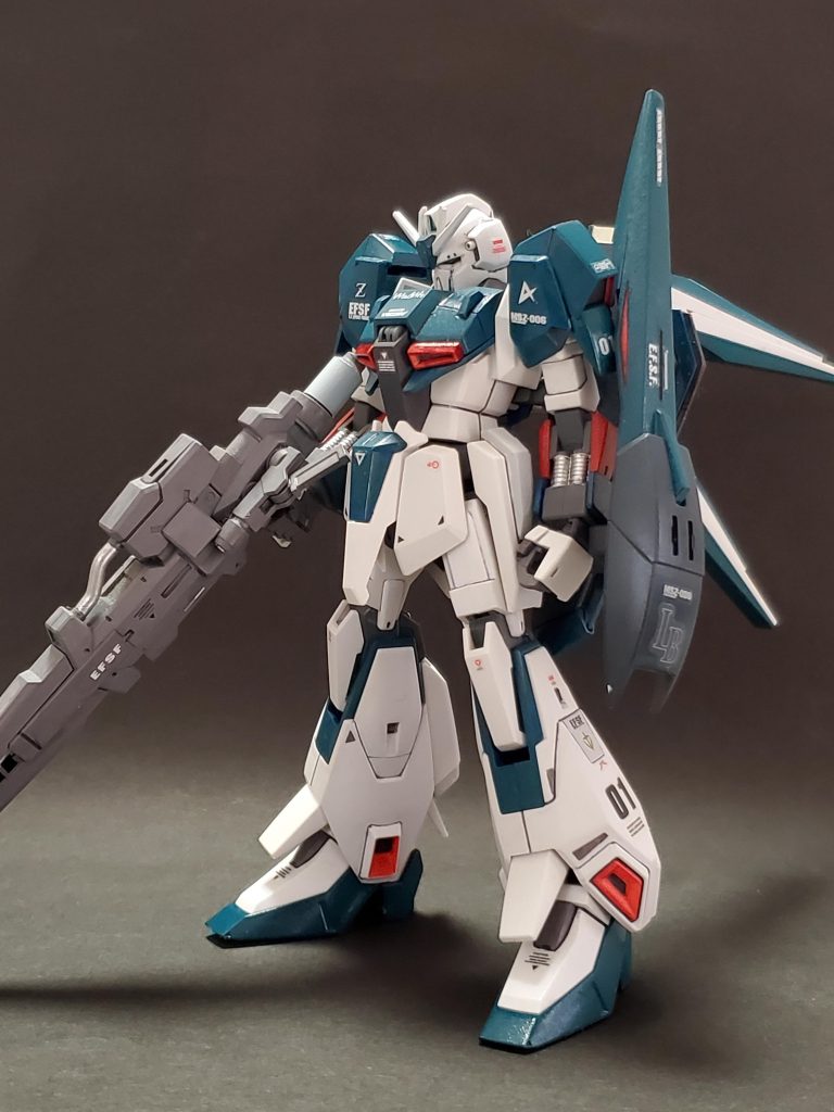 ファンネル装備のZガンダムは以前からイメージしていてたのですが、リバイブ版はアクションするのに扱いづらいので旧版をチョイスしました😊個人的には、可動域は劣りますが形状、スタイルは旧版の方か好みです🎶10年近く積んでいた機体がやっと完成しました😅💦