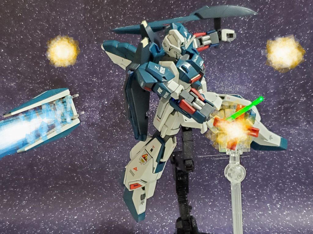 フィンファンネルを操りながらサザビーのファンネルを落としていくアムロのZガンダム👍🎶