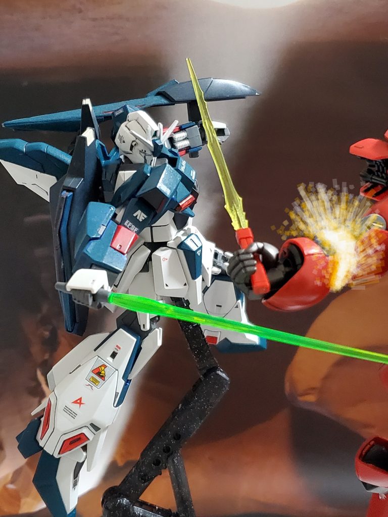 熾烈な二人の戦いはアクシズ内部へ…🌠一進一退の攻防の中、ついにZガンダムがサザビーの右腕を切り落とす～✂️✨
