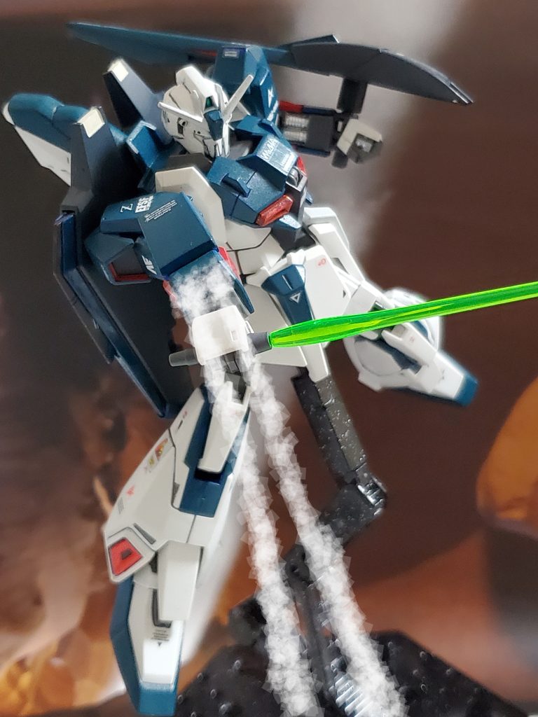 続け様にサザビーの足を狙ってグレネードランチャーを放つ✴️