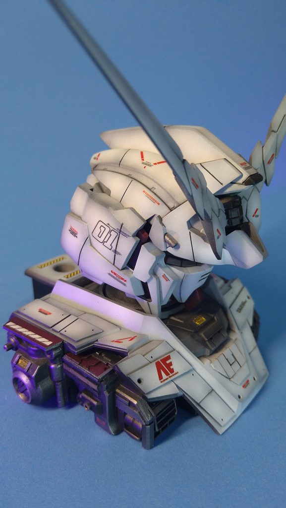 メカ部分はMGザクの足から移植、加工しました(￣ー￣)