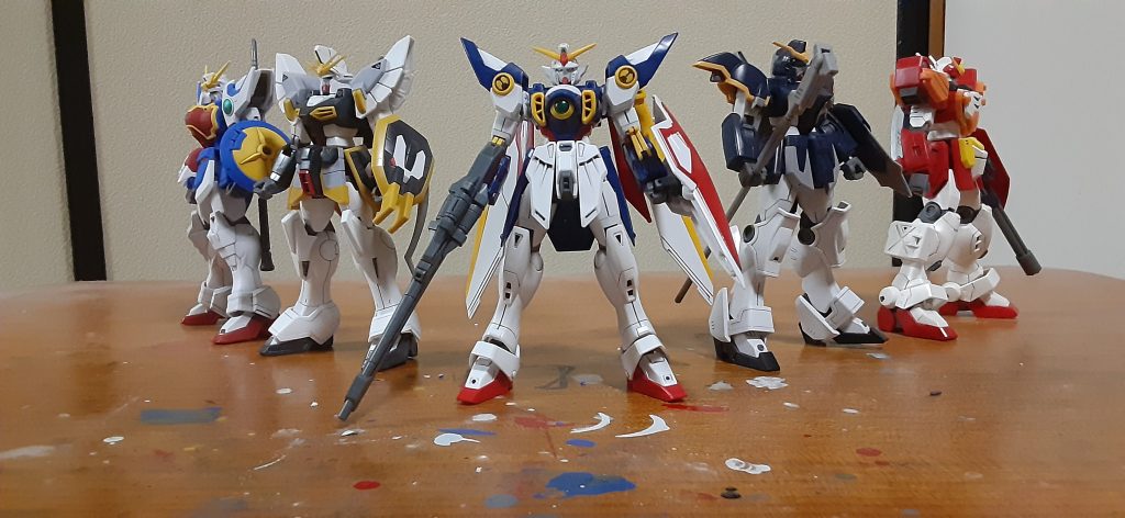 ガンダム5機確認‼️他は部分塗装とすみいれしかしてないので他も合わせ目消しと艶消ししていきたいです。あと良く見るとウイングだけ身長が低いので調整したいですねー。